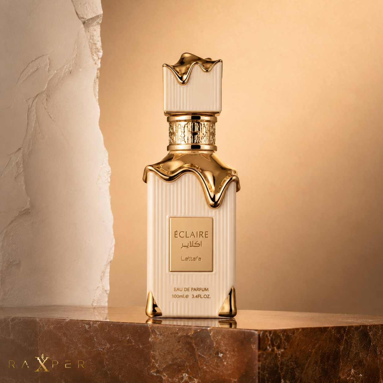 عطر لطافه اکلیر با شیشه کرم و تزئینات طلایی در نمای استودیویی لوکس