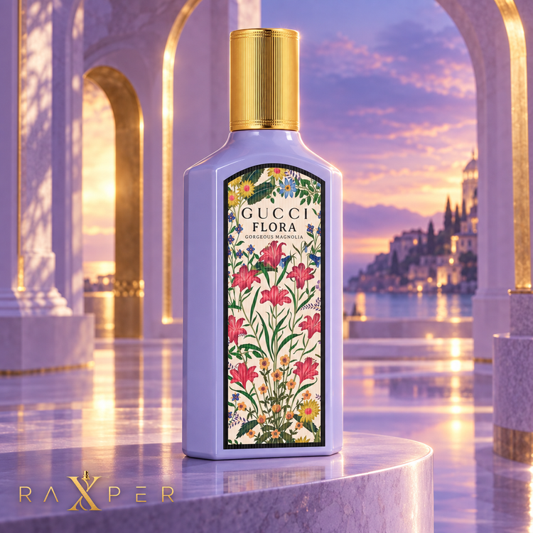 شیشه عطر گوچی فلورا مگنولیا در عمارتی یاسی با نور طلایی غروب و فضای سینمایی