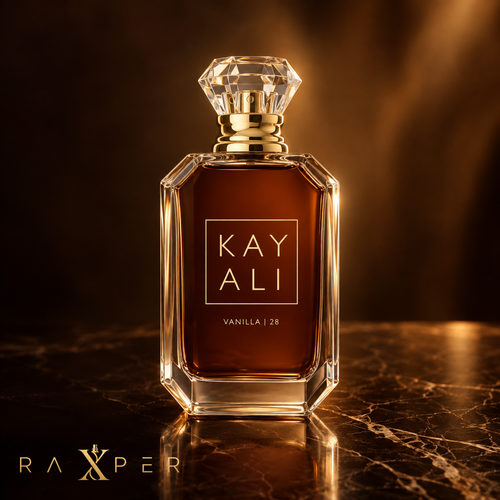 عطر کایالی وانیلا ۲۸ با شیشه کهربایی و درپوش کریستالی در نمای استودیویی لوکس
