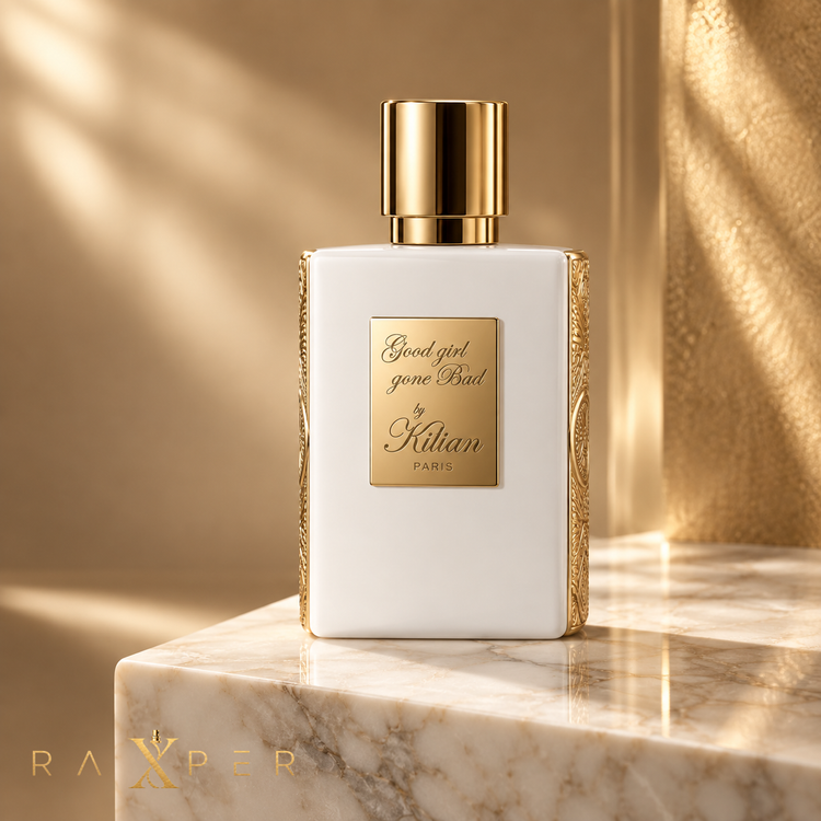 عطر زنانه کیلیان Good Girl Gone Bad با بطری سفید و طلایی در نمای استودیویی لوکس