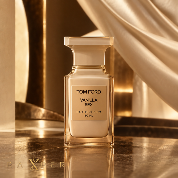 شیشه عطر تام فورد وانیلا در فضای طلایی و سینمایی لوکس