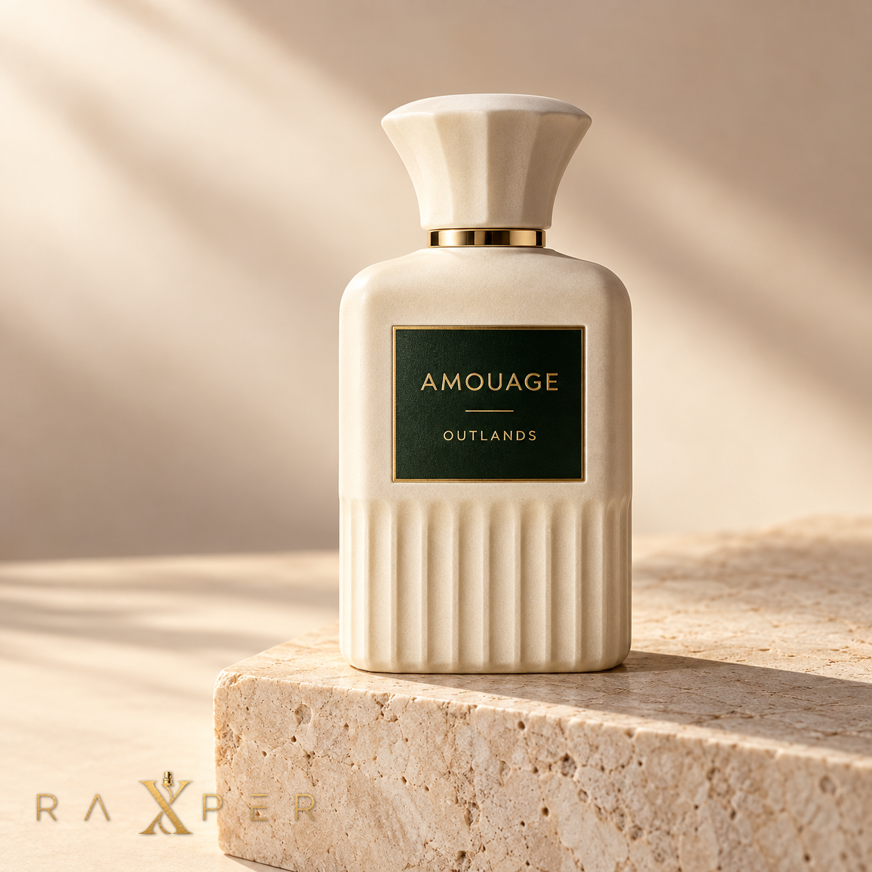 عطر آمواج اوت‌لندز اسنس د پرفیوم در نمای استودیویی لوکس