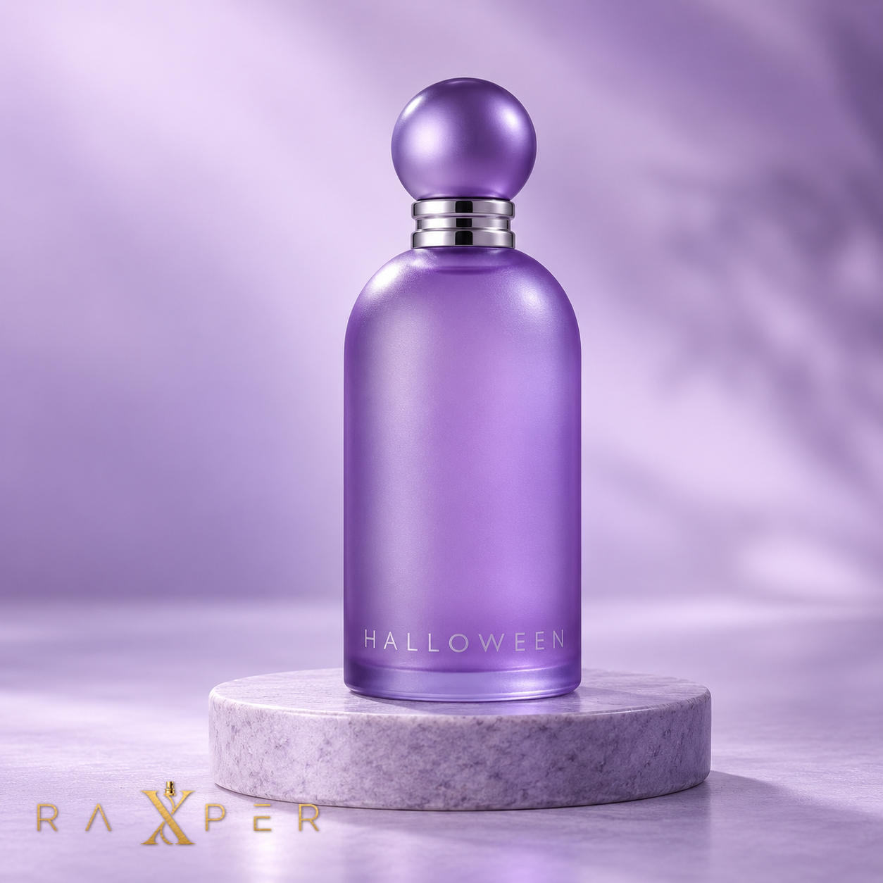 عطر هالووین زنانه کلاسیک ۱۹۹۷ با شیشه بنفش در نمای استودیویی
