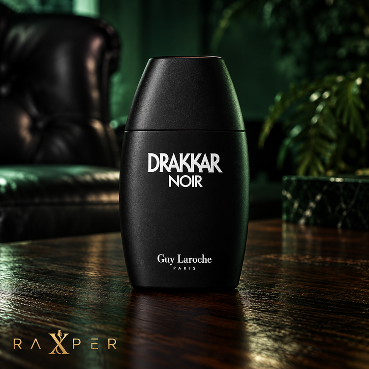 1. نمای ادیتوریال عطر گای لاروش دراکار نوآر در فضای سبز و چرمی لوکس