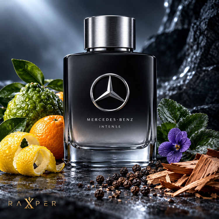 عطر مرسدس بنز اینتنس در کنار برگ بنفشه، برگاموت، نارنگی، لیمو و چوب سدر