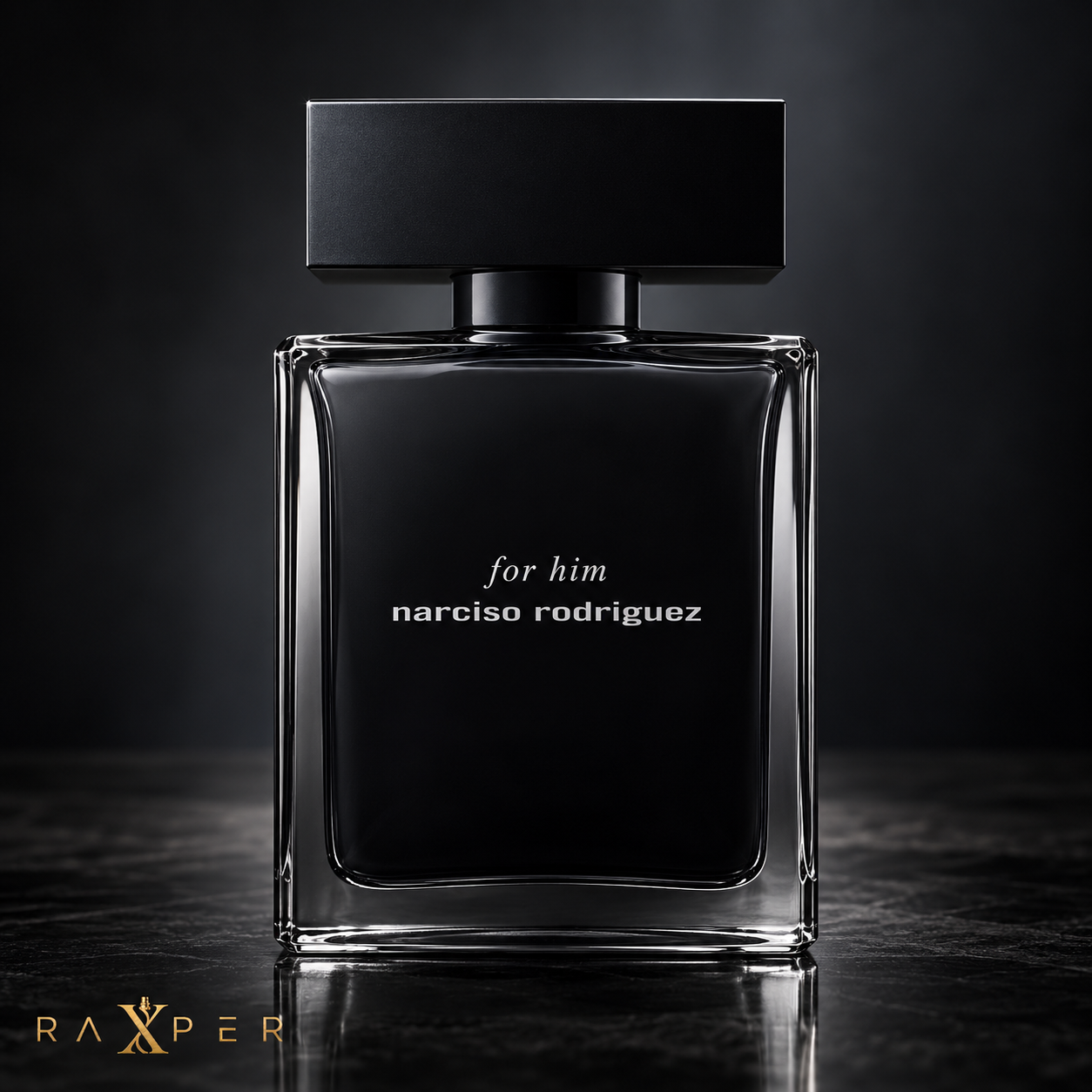 عطر نارسیسو رودریگز فور هیم EDT با بطری مشکی در نمای استودیویی لوکس