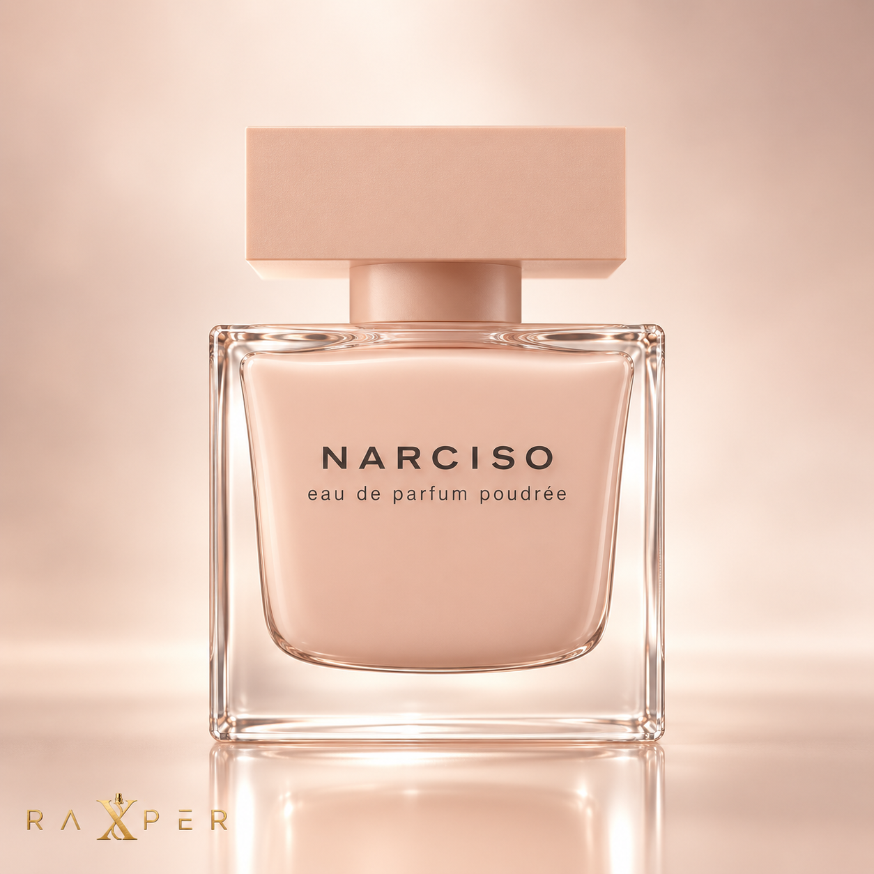 عطر نارسیسو رودریگز نارسیسو پودره با بطری کرم و صورتی در نمای استودیویی لوکس