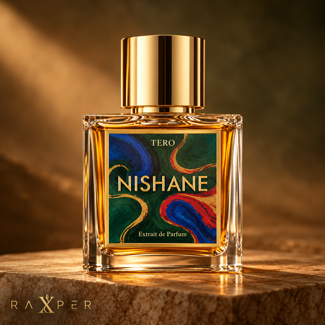 عطر نیشانه ترو با بطری طلایی در نمای استودیویی لوکس