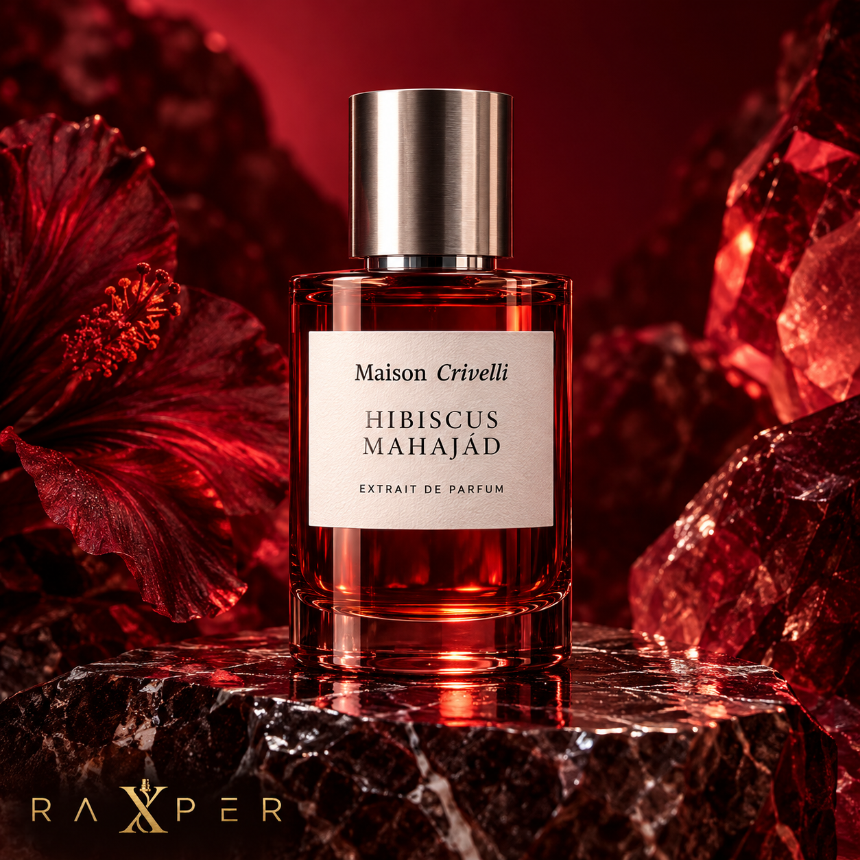عطر گرمی مزون کریولی هیبیسکوس مهاجاد با بطری شیشه‌ای قرمز یاقوتی، درپوش نقره‌ای و برچسب سفید روی پایه سنگی در فضای قرمز تیره با لوگوی رکسپر