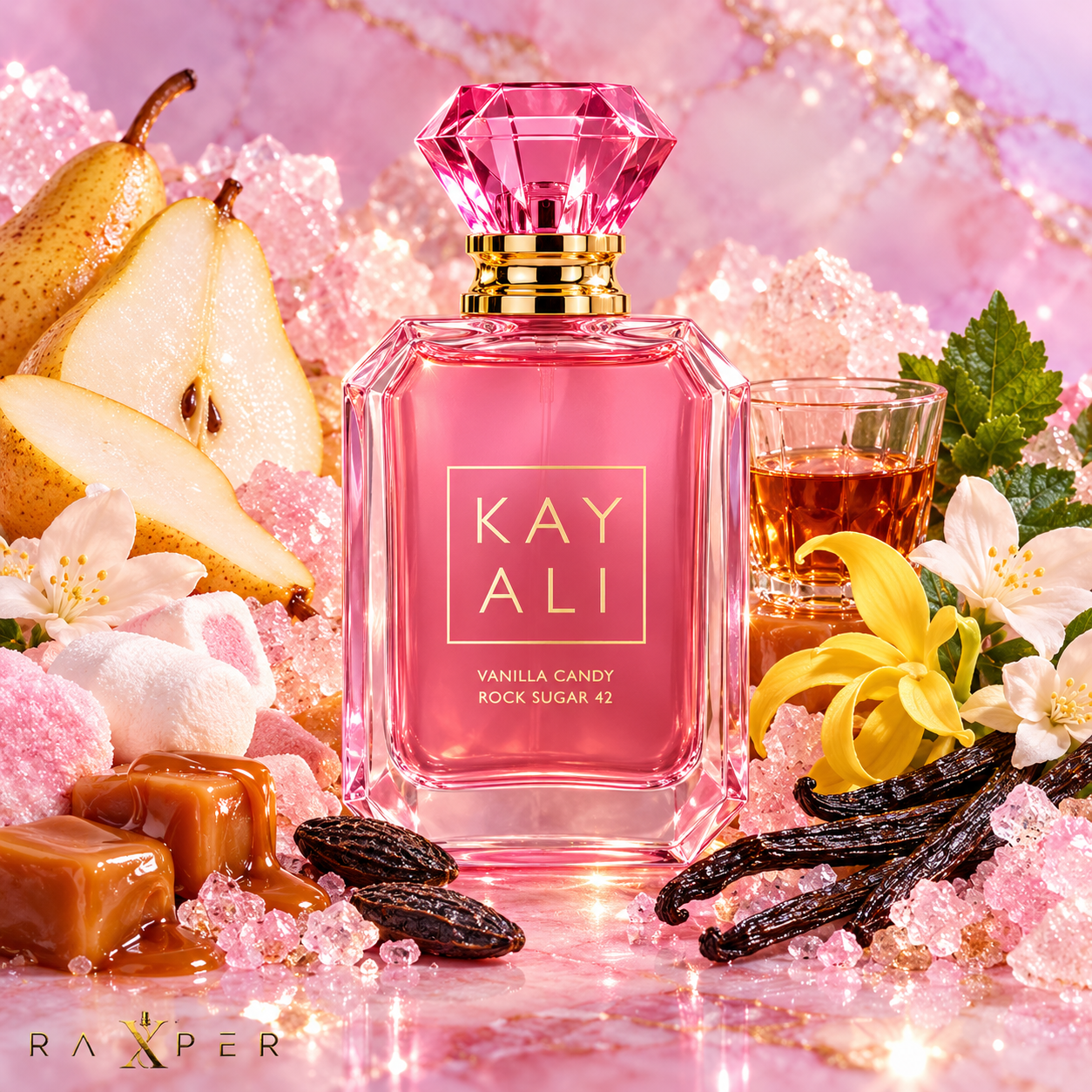 عطر گرمی کایالی ونیلا کندی راک شوگر ۴۲ با بطری صورتی شفاف، جزئیات طلایی و درپوش کریستالی صورتی در فضای لوکس آبنباتی با لوگوی رکسپر