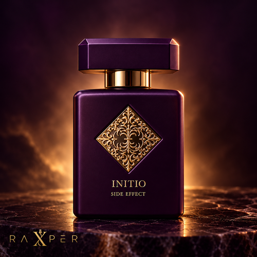 عطر اینیشیو ساید افکت با شیشه بنفش و نشان طلایی در نمای استودیویی لوکس